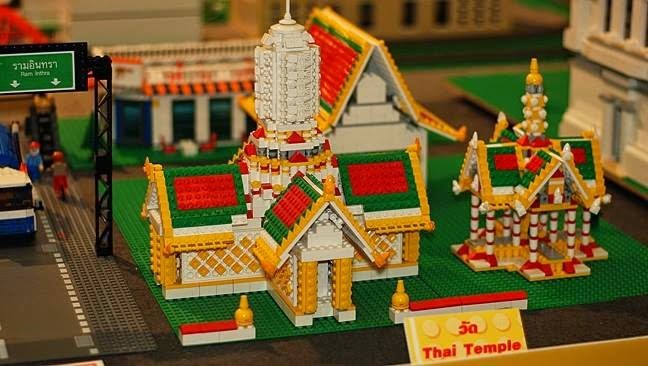 Original article illustration: Build a Set, Make a New Model and Tell a Story