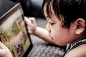 childwithtablet