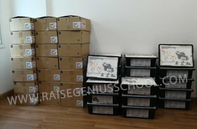 ออกแบบ ติดตั้ง ห้องเรียนหุ่นยนต์ ห้องซ้อมแข่งหุ่นยนต์ ห้องเรียนชุมนุม,ชมรมหุ่นยนต์ - Raise Genius School สอนสร้างหุ่นยนต์&GameMaker สำหรับเด็ก 7 ขวบถึง ม.6 Raise Genius School มีบริการด้านการจัดห้อง Lab หุ่นยนต์ Lego Mindstorm ev3 ทั้งชุด Home และ ชุด Core Set