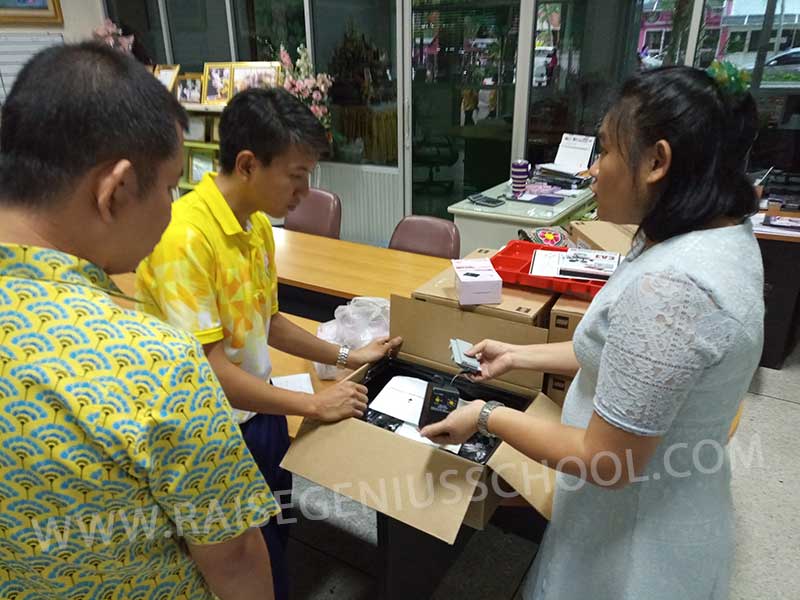 ออกแบบ ติดตั้ง ห้องเรียนหุ่นยนต์ ห้องซ้อมแข่งหุ่นยนต์ ห้องเรียนชุมนุม,ชมรมหุ่นยนต์ - Raise Genius School สอนสร้างหุ่นยนต์&GameMaker สำหรับเด็ก 7 ขวบถึง ม.6 จัดส่งชุดหุ่นยนต์ เลโก้ และ แนะนำการจัดห้องเรียนหุ่นยนต์ สำหรับ lego mindstorm ev3