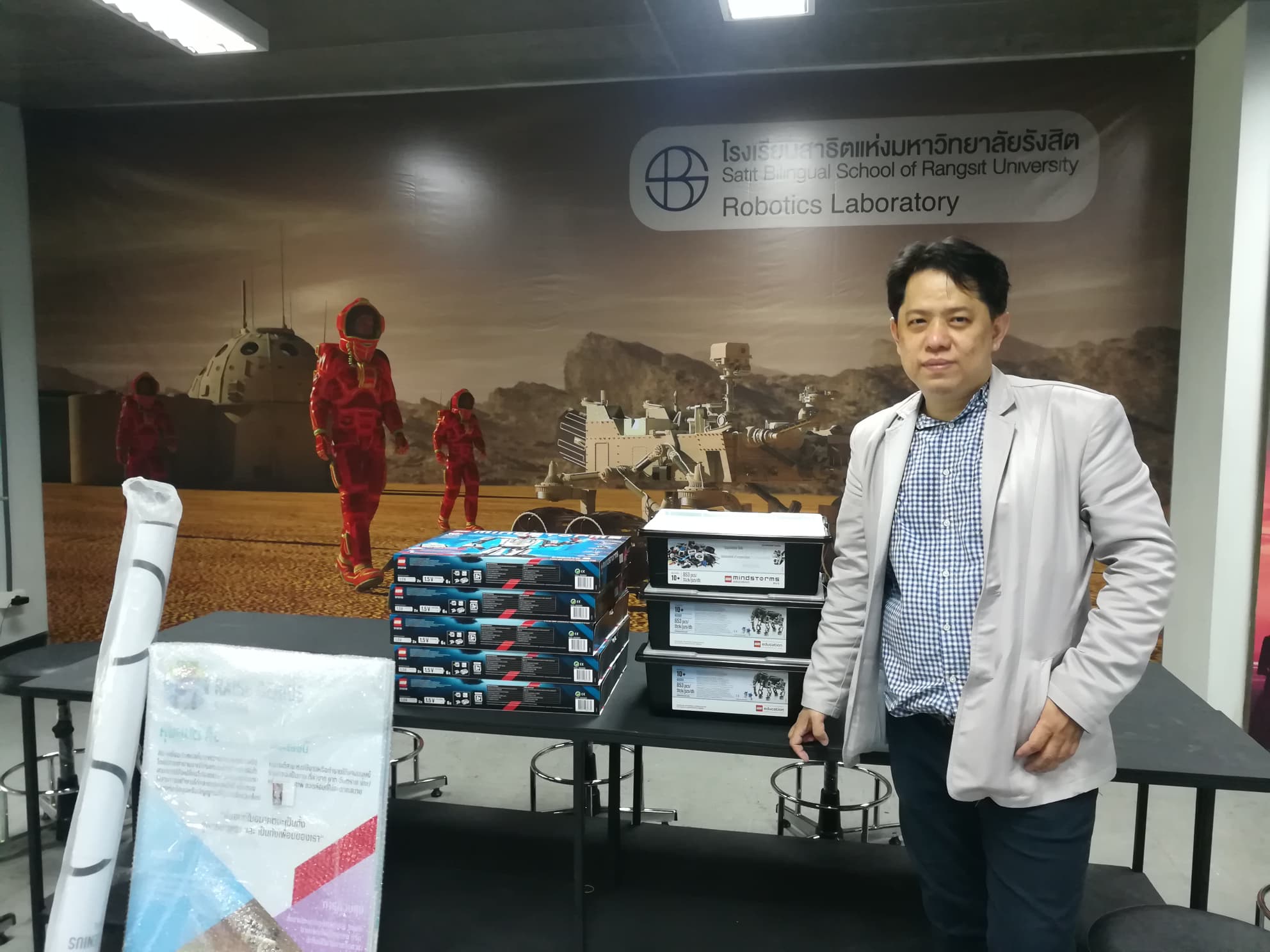 หลักสูตรหุ่นยนต์,ห้องเรียนหุ่นยนต์,อบรมครูหุ่นยนต์ สำหรับโรงเรียนทั่วประเทศ - Raise Genius School สอนสร้างหุ่นยนต์&GameMaker สำหรับเด็ก 7 ขวบถึง ม.6 เรสจีเนียสสคูล จัดห้องเรียนหุ่นยนต์ (lego robot lab) ที่โรงเรียน สาธิตแห่งมหาวิทยาลัยรังสิต Satit Bilingual School of Rangsit University