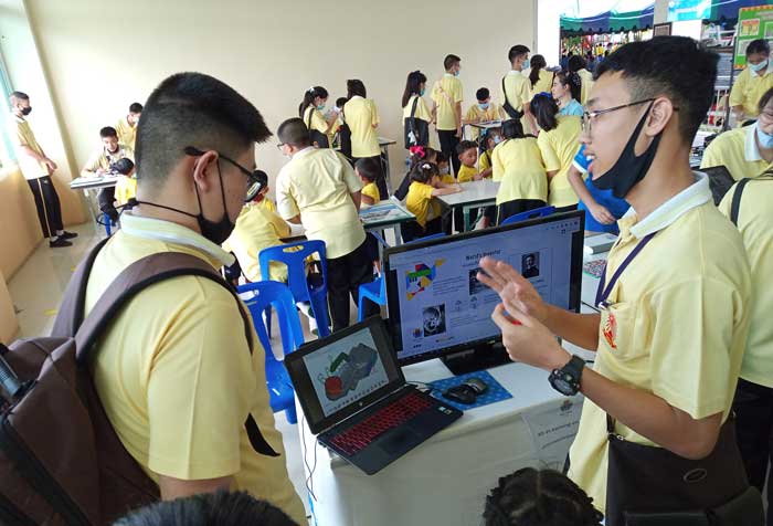 กิจกรรมวันวิทยาศาสตร์ ,กิจกรรมเปิดบ้าน, กิจกรรมวันวิชาการ ฯลฯ - Raise Genius School สอนสร้างหุ่นยนต์&GameMaker สำหรับเด็ก 7 ขวบถึง ม.6 กิจกรรม แสดง เทคโนโลยีหุ่นยนต์ เนื่องในวันวิทยาศาสตร์และวันแม่แห่งชาติ ณ. โรงเรียน สุคนธีรวิทย์ นครปฐม Zone เทคโนโลยีสื่อการสอน วิชาหุ่นยนต์ 3d eLearning, ประดิษฐ์หุ่นยนต์ Online บน tablet