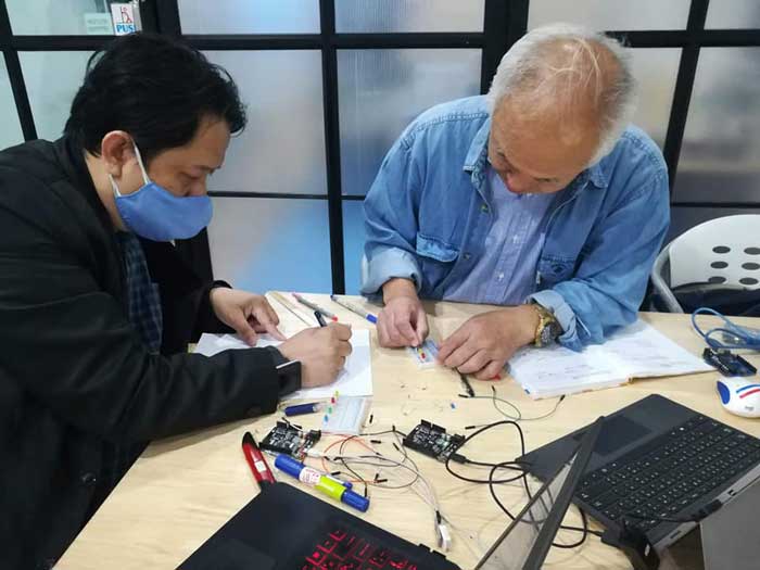 IOT_Robot_Programming_for_non_engineer อบรม Reskill Newskill Course Arduino สำหรับผู้ใหญ่