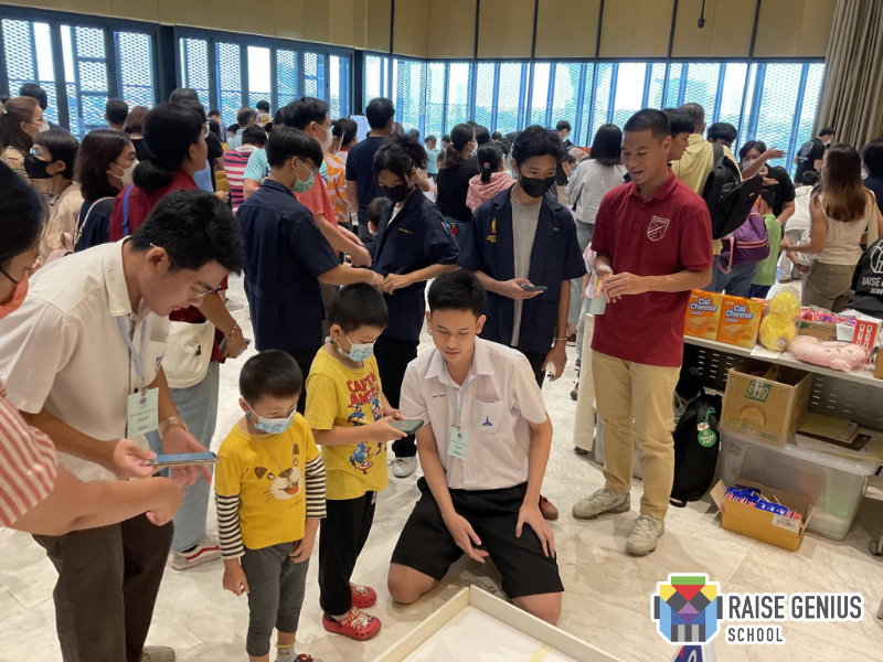 Raise Genius School |AI, Robotics, Coding for Kid and School ภาพบรรยากาศกิจกรรม “Creative เรนเจอร์” ที่ศูนย์การเรียนรู้แบงก์ชาติ ธนาคารแห่งประเทศไทย Powered By Raise Genius School Show ผลงานด้านหุ่นยนต์ของน้องนักเรียน ม.ปลาย Raise Genius