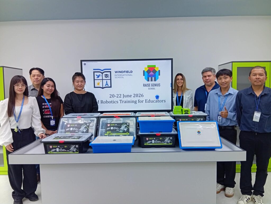 อบรมครูหุ่นยนต์ STEAM Robotic ก่อนเปิดวิชา/ชุมนุมหุ่นยนต์ - Raise Genius School สอนสร้างหุ่นยนต์&GameMaker สำหรับเด็ก 7 ขวบถึง ม.6 robotlab ติดตั้งห้องเรียนหุ่นยนต์ ให้กับโรงเรียน windfield international school สมุย และ เชียงใหม่ นะคับ